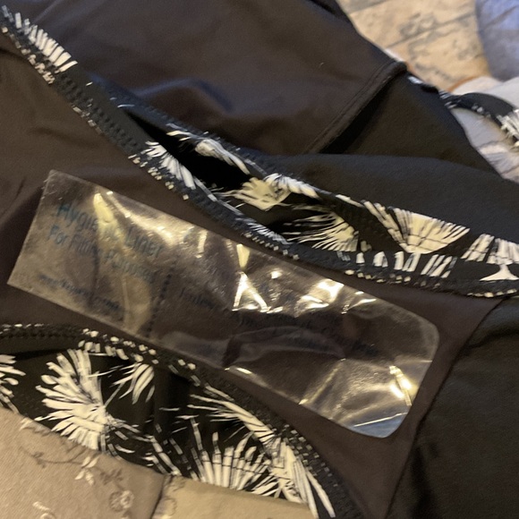 La Blanca Black White Crossback Palm Print One-Piece Swimsuit NWOT sz 22W - Picture 10 of 10